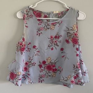 Sweet sleeveless blouse from Altar’d State.size small and good condition!